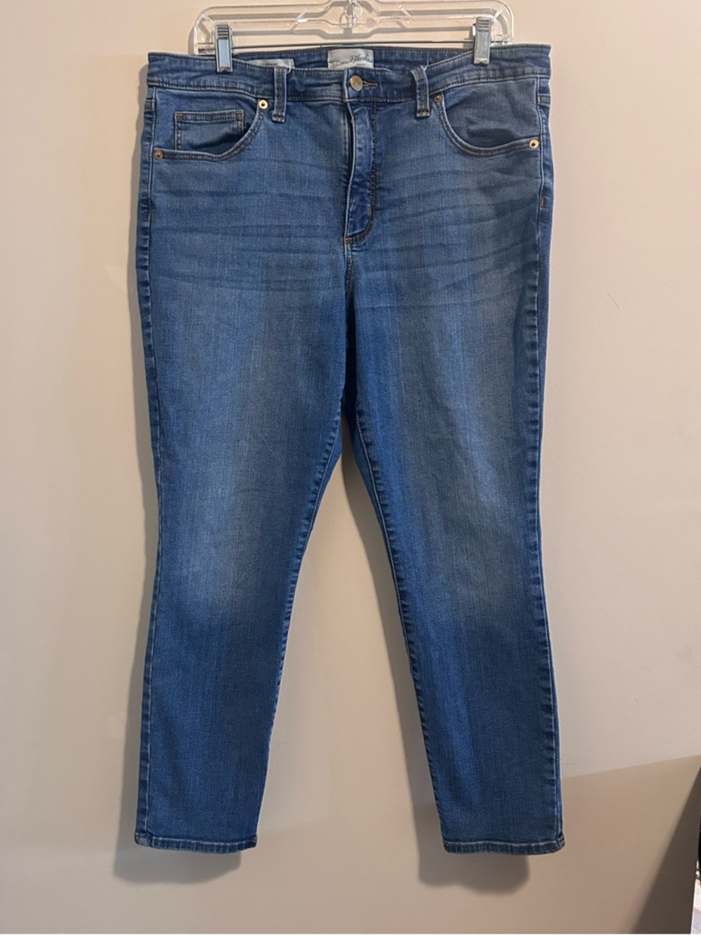 Universal Thread Women's High Rise Skinny Jeans in Medium Blue‎ Wash